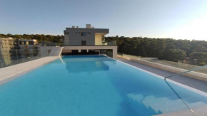 Lux Ella Apartment With Shared Pool